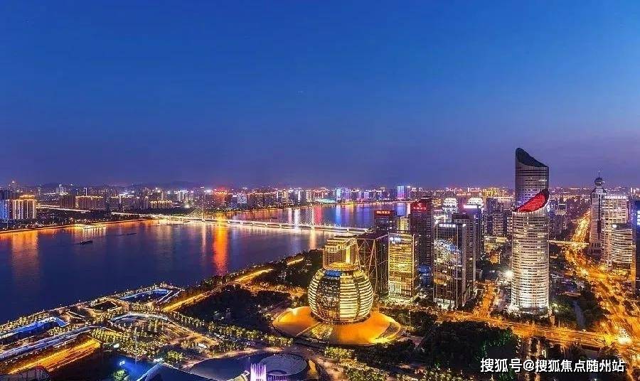 2024年澳门正版免费,最新热门解答落实_挑战款57.696